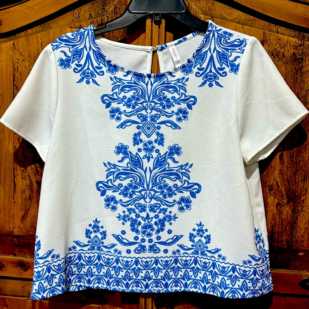White short sleeve blouse by Xhilaration